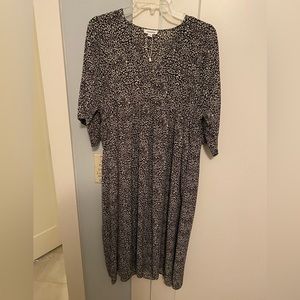 Black & white dress that has never been worn. Light weight dress for summer/fall